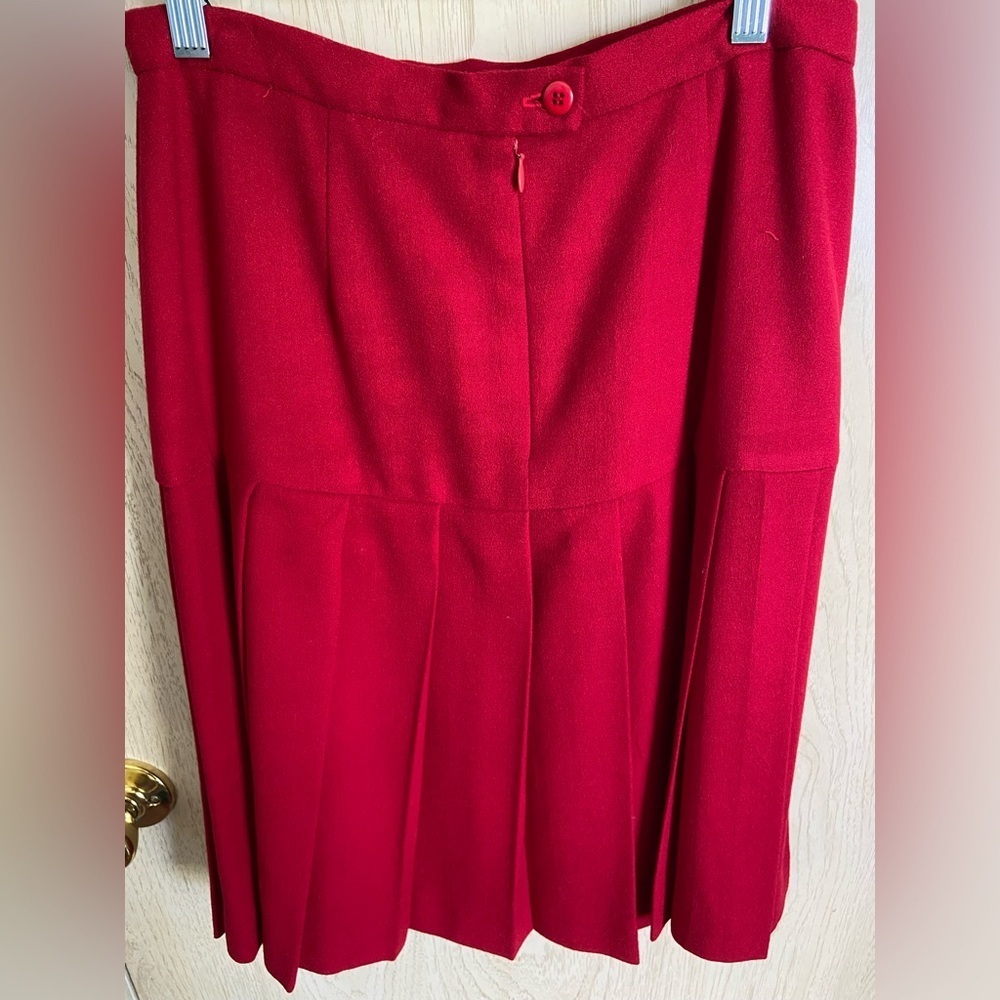CHRISTIAN DIOR Vintage Pure Red Full Suit w/Pleat Skirt Gold Buttons sz 12 - Picture 13 of 16